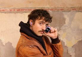 Photo JBL predstavuje slúchadlá JBL Live 4 s novou generáciou Smart nabíjacieho puzdra