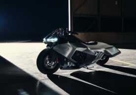 Photo Koncept luxusného motocykla čerpá dizajnovú inšpiráciu z nadzvukového Concordu