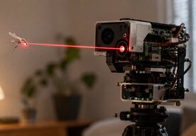 Photo Vývojár si doma vyrobil laserový štít na zostrelovanie komárov