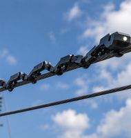Photo Robotické hady kontrolujú elektrické vedenie priamo na stožiaroch