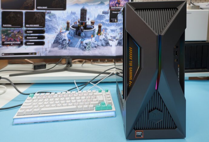 Photo ASUS TUF Gaming T500 - vyzerá ako desktop, ale nie je