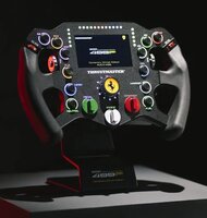 Photo Thrustmaster prináša exkluzívnu repliku volantu z víťazného hypercaru Ferrari