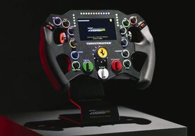 Photo Thrustmaster prináša exkluzívnu repliku volantu z víťazného hypercaru Ferrari