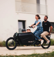Photo Elektrobicykel, na ktorom naraz odveziete celú rodinu aj s deťmi