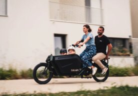 Photo Elektrobicykel, na ktorom naraz odveziete celú rodinu aj s deťmi