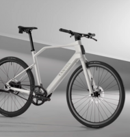 Photo Super bezpečný elektrický bicykel Canyon bezdrôtovo komunikuje s automobilmi aj semaformi 