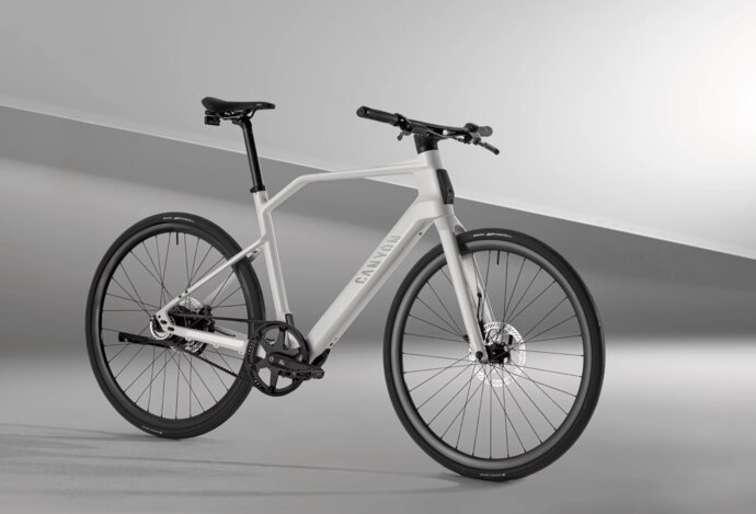 Photo Super bezpečný elektrický bicykel Canyon bezdrôtovo komunikuje s automobilmi aj semaformi 