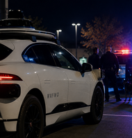 Photo Robotaxi zamklo vlastných pasažierov a zavolalo na nich políciu 