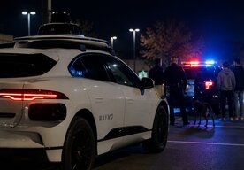 Photo Robotaxi zamklo vlastných pasažierov a zavolalo na nich políciu 