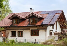 Photo Fotovoltika na starom dome: Zvládne vaša strecha a elektrina túto záťaž?