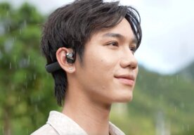 Photo Headset vybavený AI a 4K kamerou prenáša zvuk cez kosti a simultánne prekladá svetové jazyky