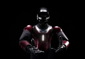 Photo Humanoidný robot so senzorickou kožou vníma dotyk ľudí a chráni ich pred kolíziami