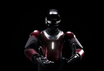 Photo Humanoidný robot so senzorickou kožou vníma dotyk ľudí a chráni ich pred kolíziami