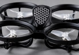 Photo Zabijácky mikro-dron vyhľadáva a mechanicky likviduje komáre v domácnosti