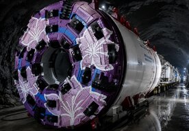 Photo Hybridný stroj spája razenie, vŕtanie a odstreľovanie do jedného tunelovacieho zariadenia