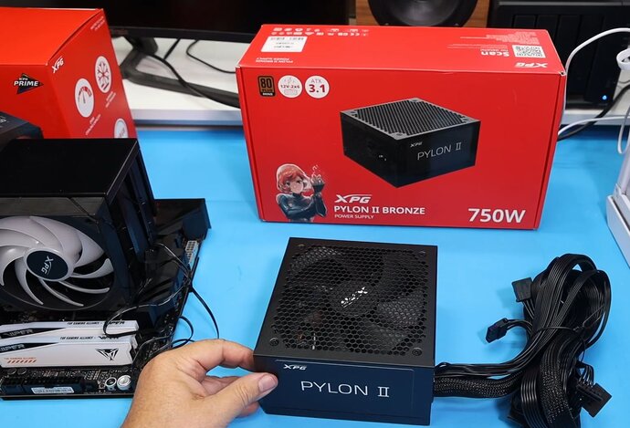 Photo PC zdroj XPG Pylon II Bronze 750 W ATX 3.1 pripravený na moderné grafické karty
