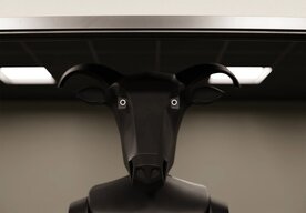 Photo Kentaurský robot s motorovou pílou a hlavou capa nahrádza ľudí v nebezpečných zónach