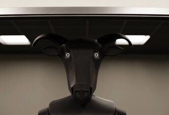 Photo Kentaurský robot s motorovou pílou a hlavou capa nahrádza ľudí v nebezpečných zónach