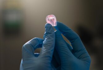 Photo 3D tlač už dokáže vytlačiť gumu, ktorá odoláva trhlinám aj opakovanému namáhaniu