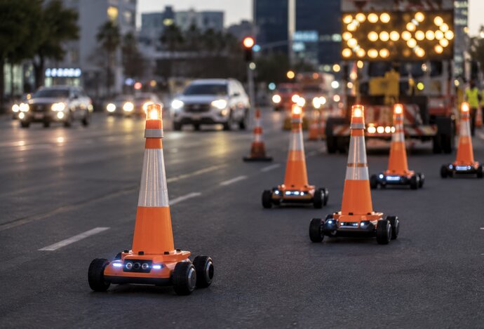 Photo Robotické dopravné kužele bezpečne riadia premávku na ceste bez zásahu človeka