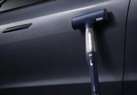Photo Kompaktný čistič spotrebuje na umytie celého auta len 300 mililitrov vody