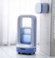 Photo Autonómny robotický čistič umýva WC okamžite, keď je to potrebné