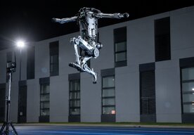 Photo  Robot Superman je rýchlejší ako Usain Bolt a z miesta vyskočí do výšky 2 metrov