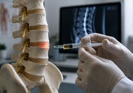 Photo Jediná injekcia inovatívneho lieku opraví poškodené platničky a odstráni chronickú bolesť chrbta