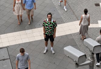Photo Textilný vzor na košeli dokáže skryť človeka pred sledovacími kamerami a AI