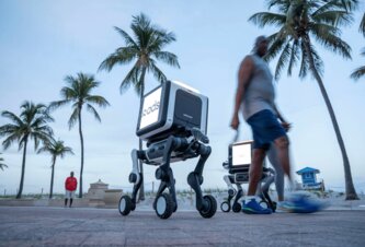 Photo Autonómny robotický pes doručí balík až ku dverám a po ceste vybaví aj reklamu