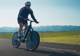 Photo Prvý solárny elektrický bicykel využíva na generovanie energie fotovoltické kolesá