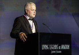 Photo Vynálezca lietajúceho auta Štefan Klein vstupuje do Siene slávy Living Legends of Aviation po boku Buzza Aldrina či Richarda Bra