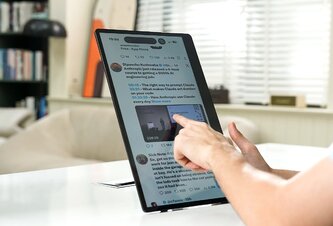 Photo Veľký externý dotykový displej k smartfónu nepotrebuje žiadne káble