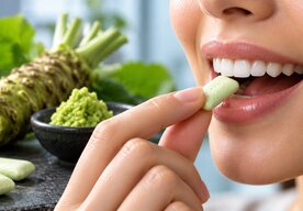 Photo Žuvačky z wasabi pomáhajú zvnútra obnoviť poškodené zuby  