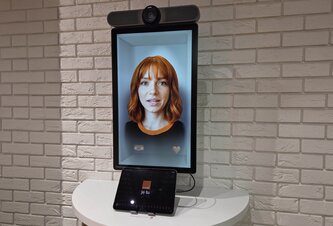 Photo Orange na vlne inovácií: do predajní prichádza AI avatarka ORI