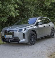 Photo BMW iX xDrive60 / Luxusný kočiar aj na dlhé trasy