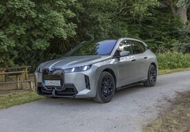 Photo BMW iX xDrive60 / Luxusný kočiar aj na dlhé trasy