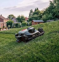 Photo Táto robotická kosačka si poradí aj “nepokositelnými” pásmi trávy na okrajoch trávnika