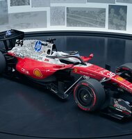 Photo Ferrari vyrazí v Austine so špeciálnym polepom, ktorý pomohla vytvoriť HP