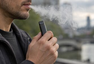 Photo Aj pár dní dýchania výparov z elektronických cigariet stačí na trvalé poškodenie pľúc a oslabenie imunity