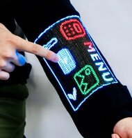 Photo Vedci zo Singapuru ušili rukáv s dotykovým displejom, ktorý hodíte aj do práčky